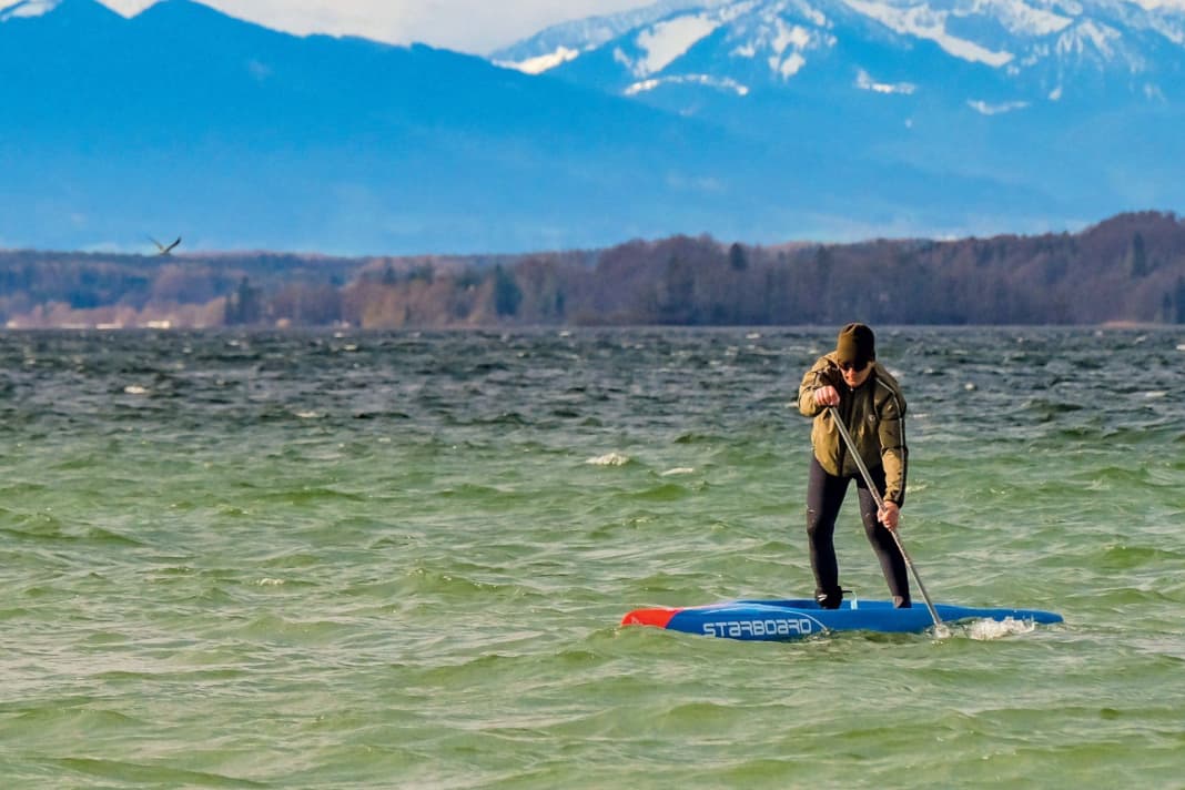 The test conditions were pretty tough this spring. SUP editor-in-chief Stephan Gölnitz, wrapped up warm while testing the Starboard Sprint.