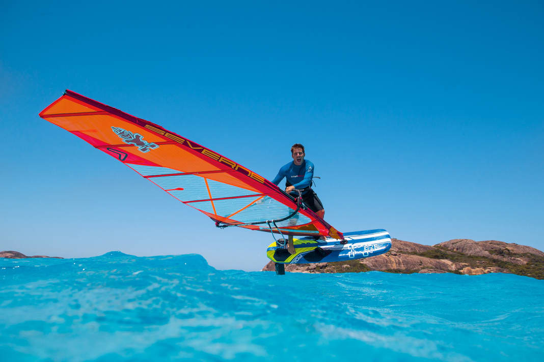 Foilstyle, that means cruising, manoeuvres and first tricks