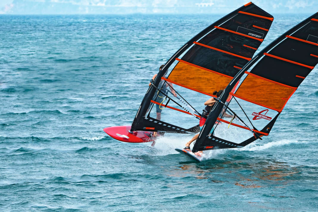 We tested how well the large Freeracers are suitable as a combination board for fin and foil