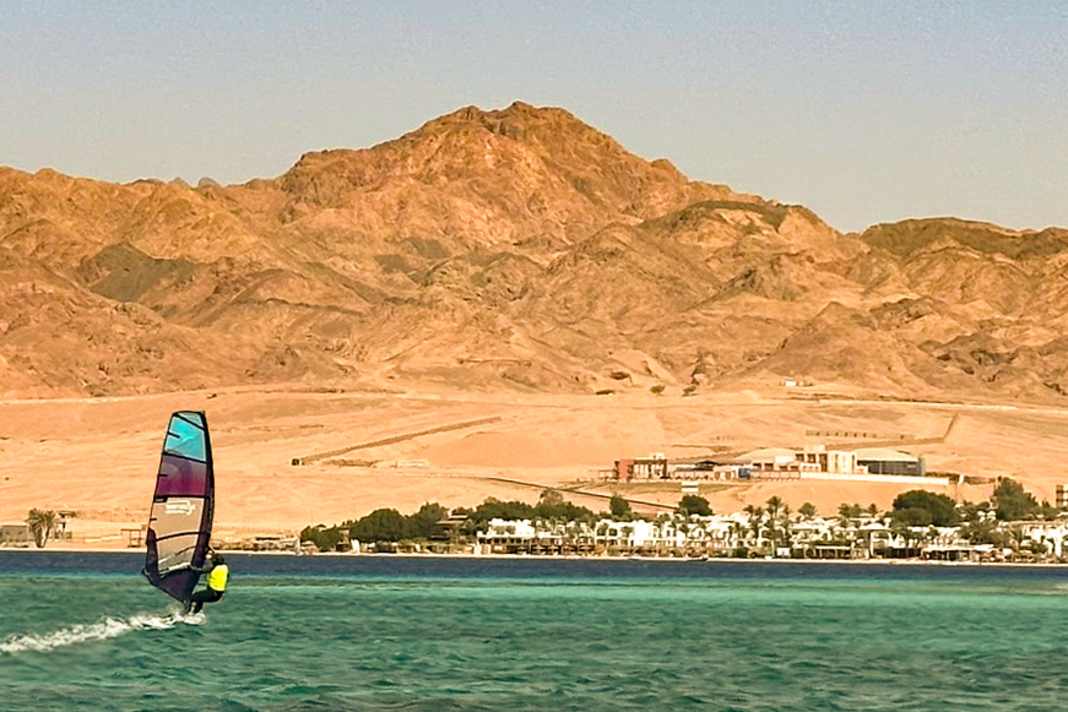 Halsenlabor in Dahab. Ex-JP-Manager Martin Brandner wird im Mai bei seinen Camps "ohne Bedenken" auf dem Video-Tower stehen.