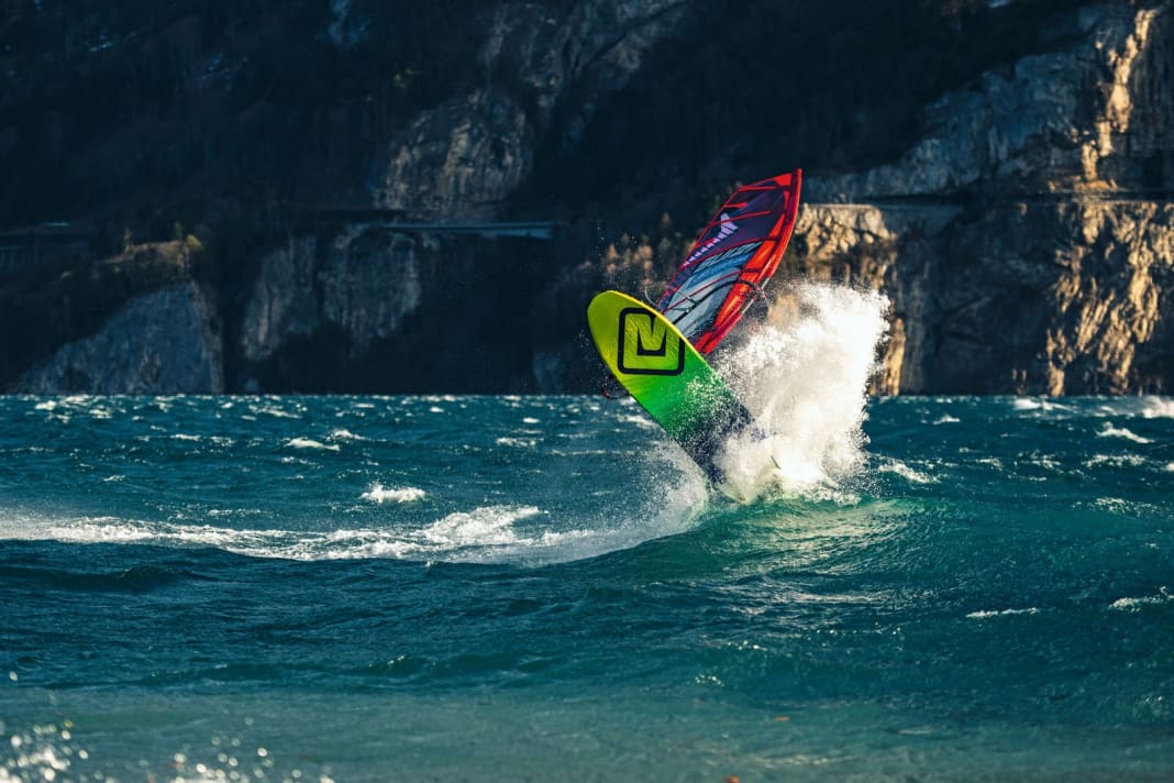 In some gusts, it's a matter of pure survival, even for an experienced storm chaser like Balz. But in between, "Radiculo" Balz is able to pull off plenty of power moves par excellence.