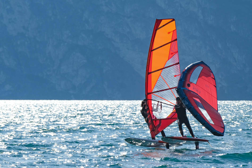 Foilen, Wingen und SUPen – können Crossoverboards wirklich alles? Oder am Ende nichts richtig? Wir haben mit 13 Modellen zum großen interdisziplinären Rundumschlag ausgeholt.