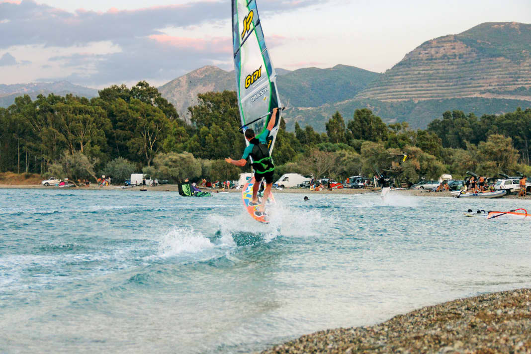 Perfect playground - park directly at the spot and then practice tricks and manoeuvres downwind of the flat headland.