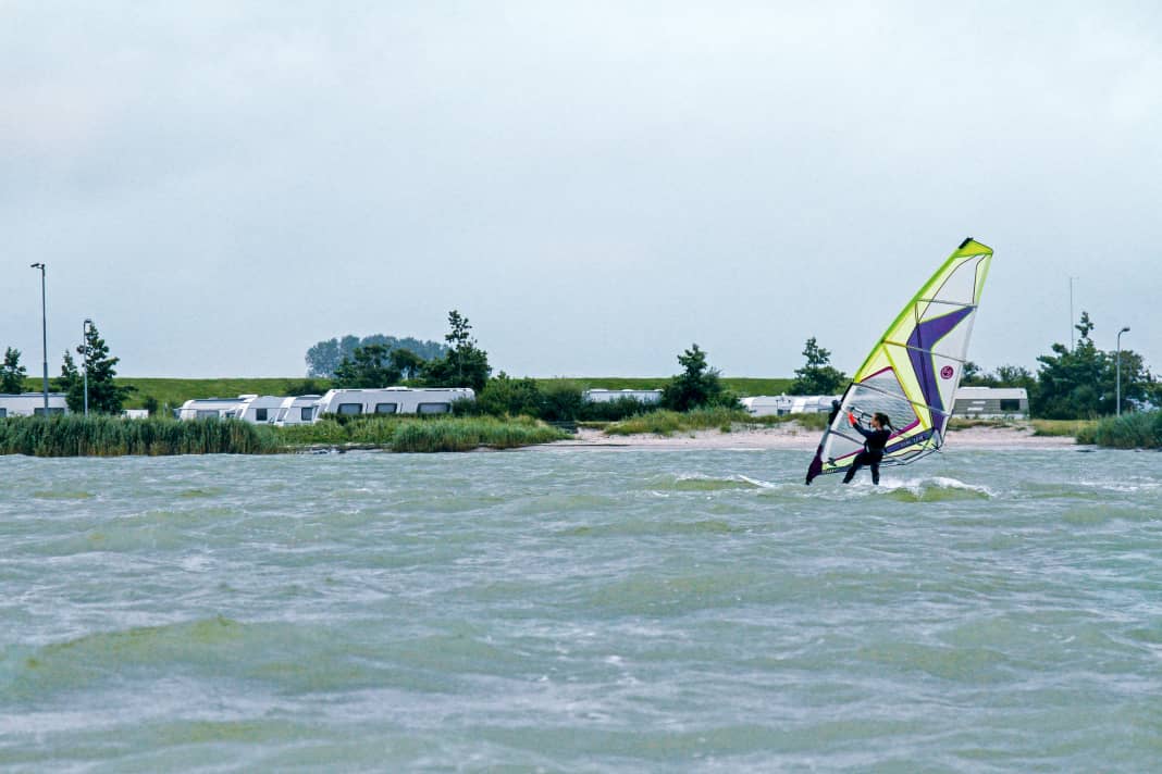 Camping by the water - another reason why the Ijsselmeer is so popular with surfers
