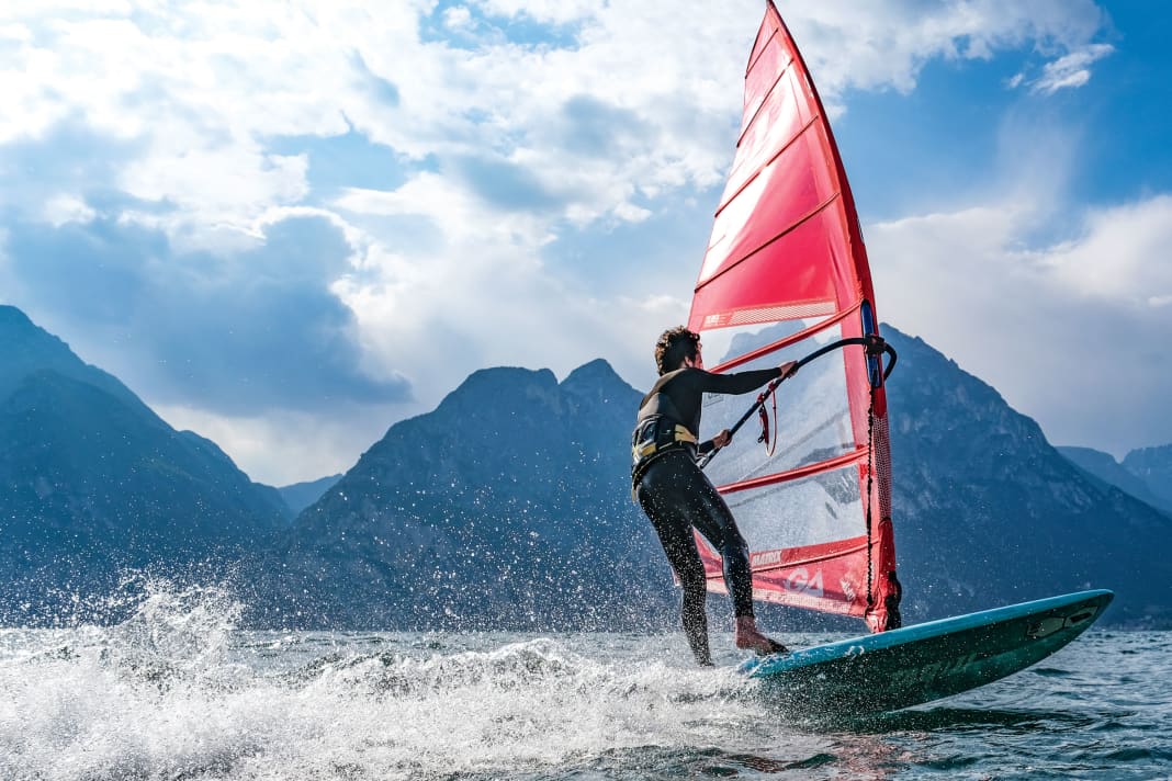 Taking a running start across the lake and then pulling into the jibe - that's classic freeriding - and sails like the GA Matrix are among the prototypes of these virtues.