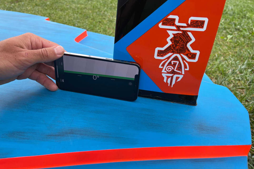 The sliding surface is selected as the reference plane using a digital inclinometer.