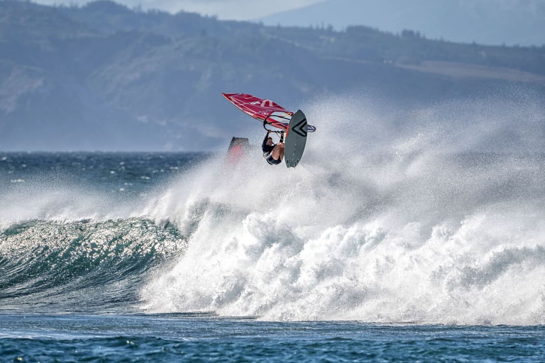Before the Aloha Classic, Lina enjoyed perfect waves in Kona winds on Maui.