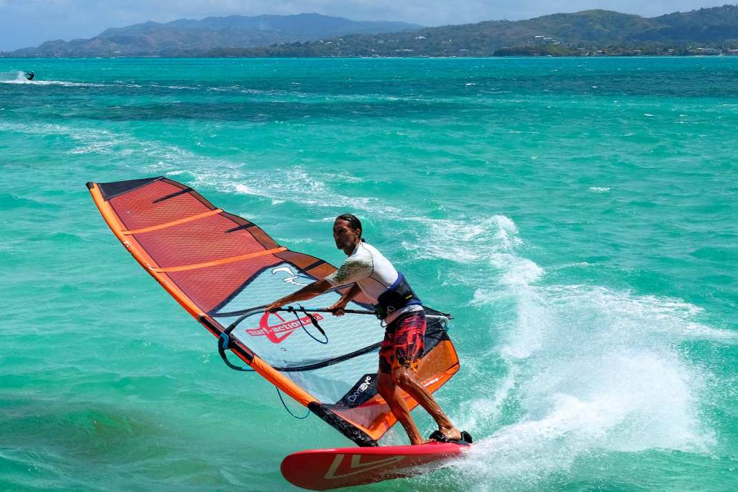 Sail surfing top