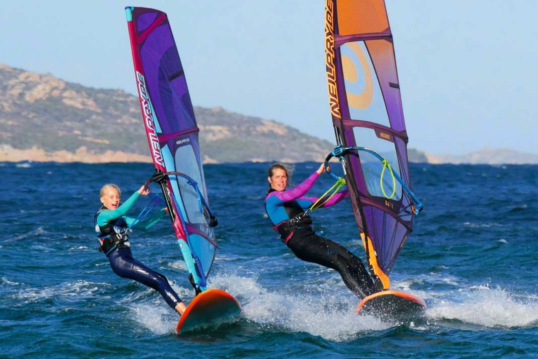 Gliding over the water together with the children makes parents' hearts smile.