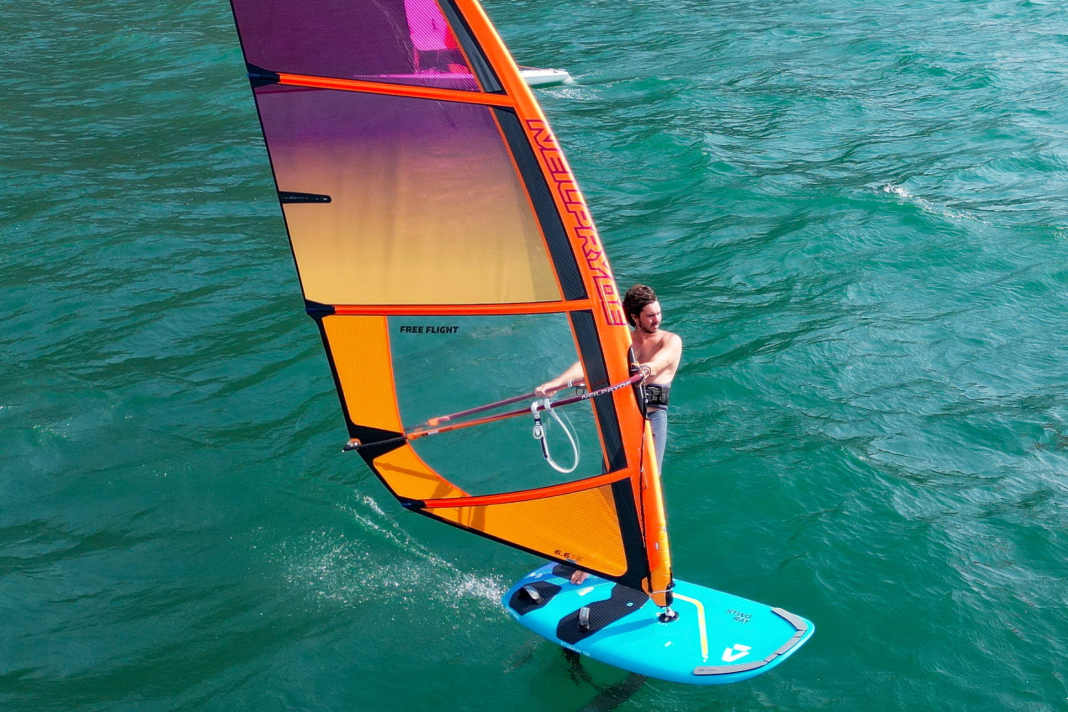 The Duotone Stingray is a good choice for both foil beginners and advanced freeriders