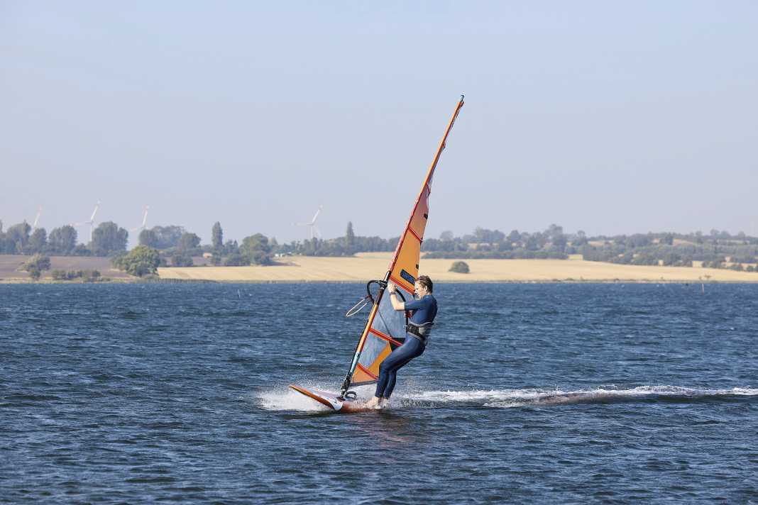 Most crashes happen during manoeuvres, but you can do good preparatory work for the subsequent water start despite the crash