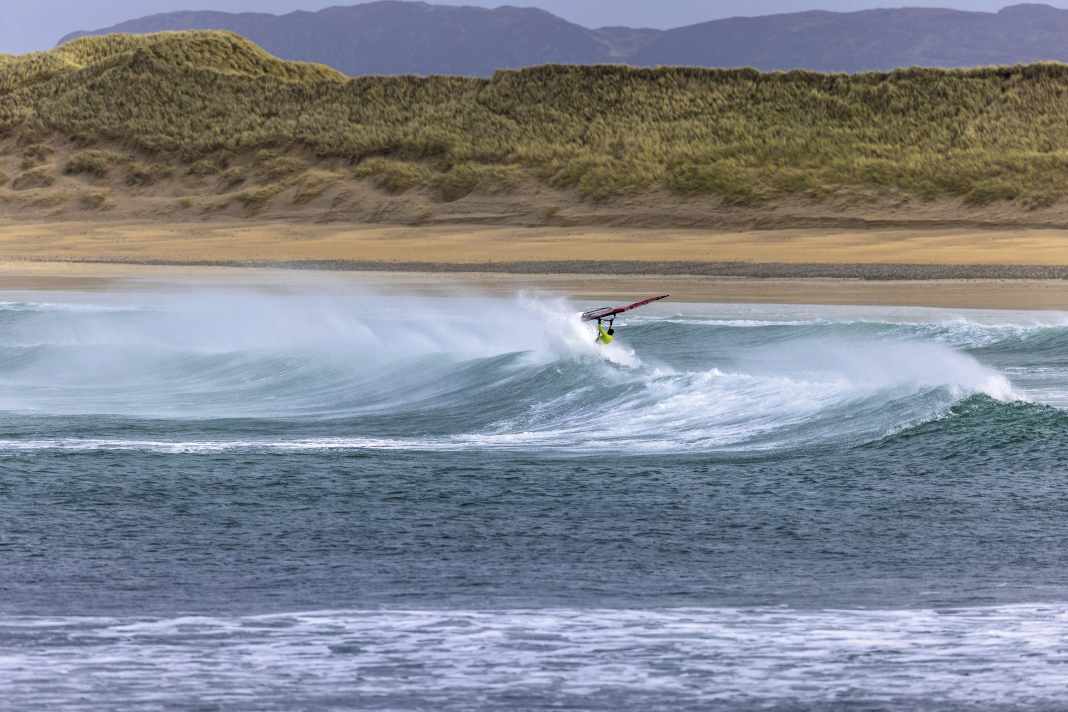 If you don't mind rough weather conditions and lots of neoprene, you will usually be rewarded with epic wave conditions and picturesque landscapes in Ireland.