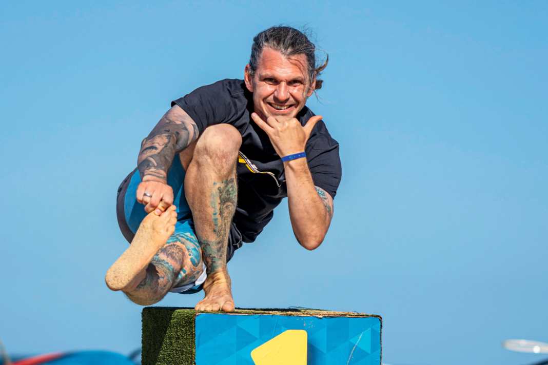 Sascha Lange macht euch fit fürs Windsurfen. Im Interview erzählt er seine spannende Geschichte