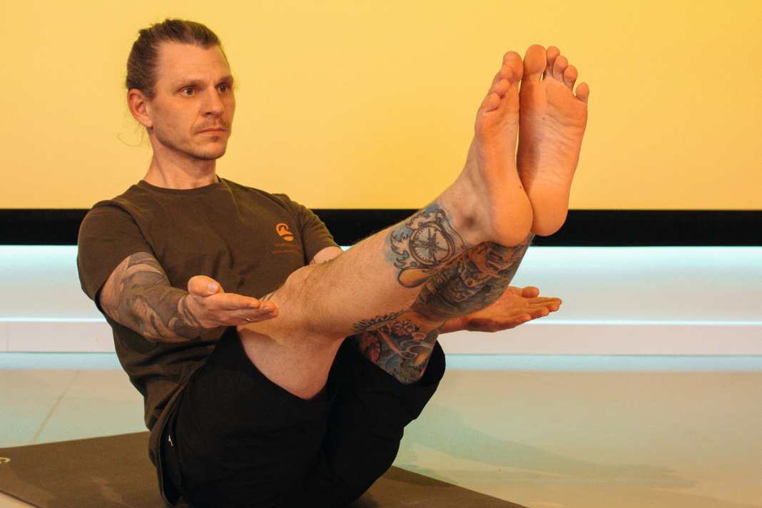 Yoga-Übung Das Boot