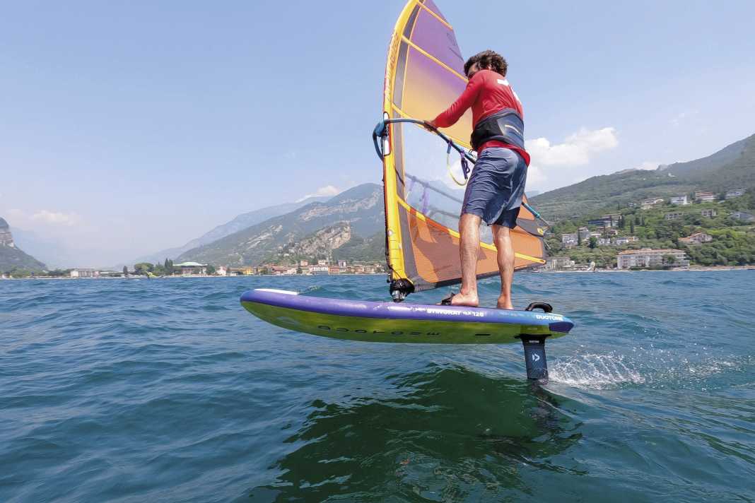 Die Duotone-Kombi erfordert aufgrund des agilen Fahrverhaltens etwas Foil-Erfahrung