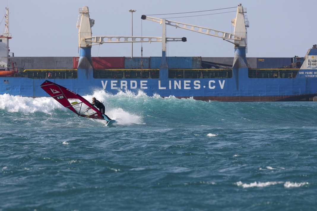 Dennis Müller, windsurf pro, from Norderney, at the wavespot Liowa, in the background the harbour of Sal Rei, Boa Vista, Cape Verde