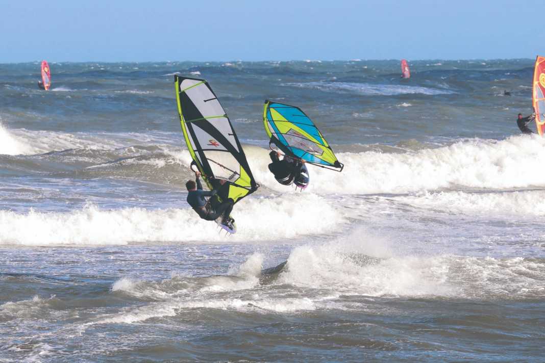 We compared five pairs of wave sails - although not always as closely as in this picture