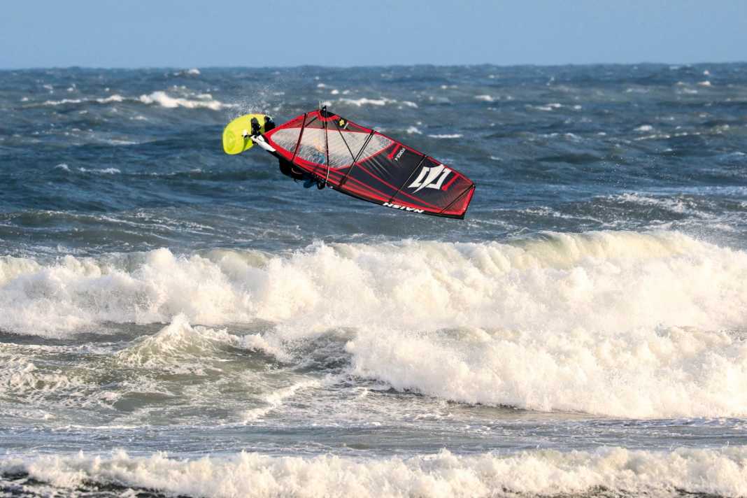 The new Force 4 from Naish is available in two colours - black/red and blue/white.