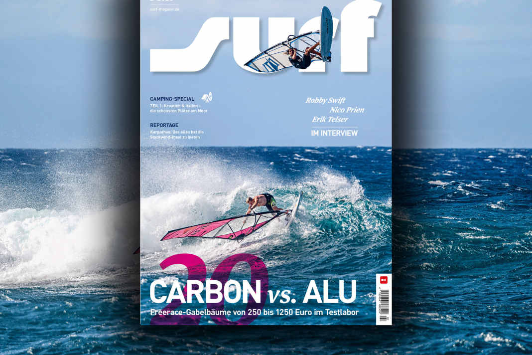 Skilful timing in the Naish team: Robby's signature backside turn is perfectly outflanked by Zdenek Maryzko's backloop.