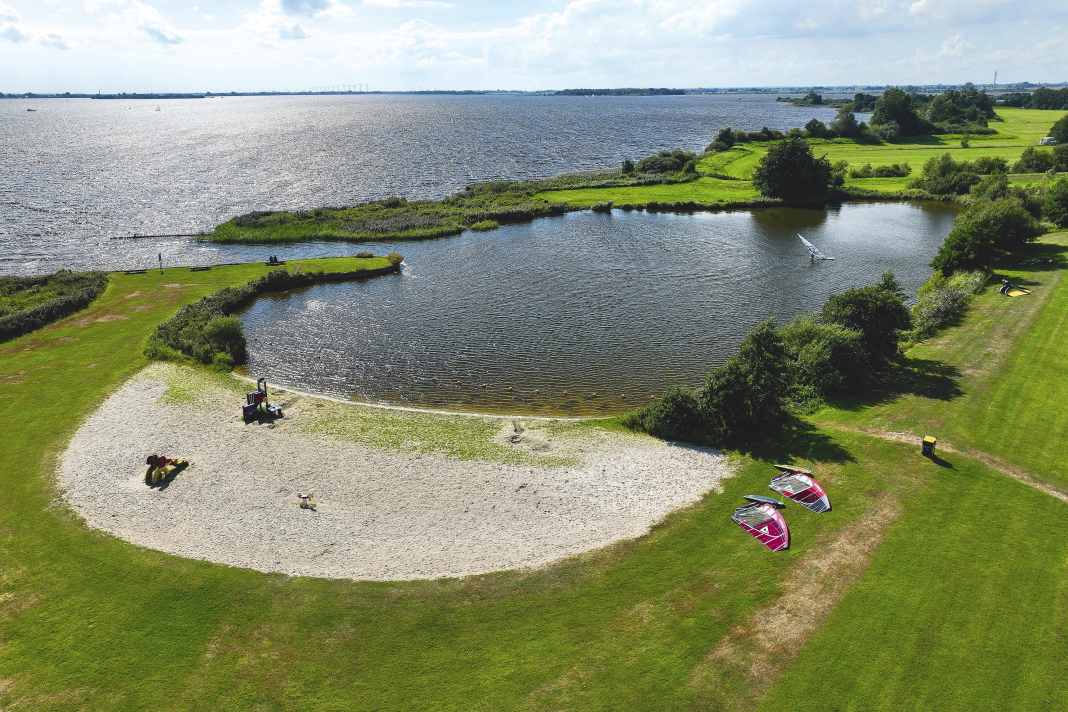 Platz, Ruhe und Wind fast ohne Hindernisse: Erstaunlich, dass das friesische Tjeukemeer noch ein Geheimtipp ist.