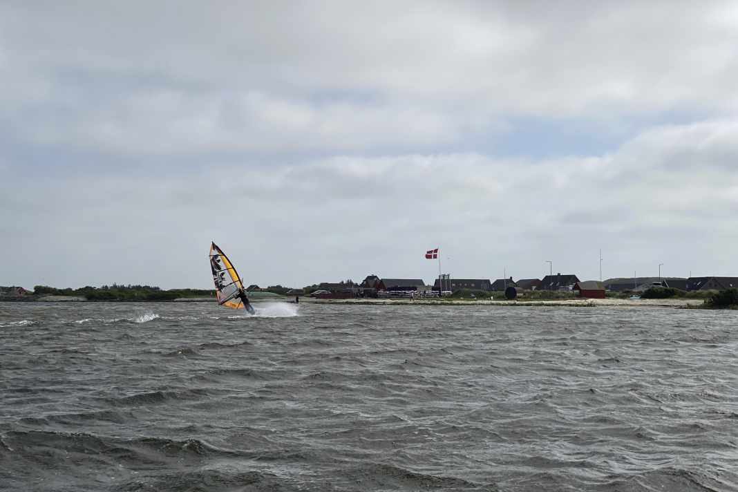 Die Surf-Infrastruktur ist perfekt. Der Campingplatz liegt nur etwa 200 Meter entfernt.