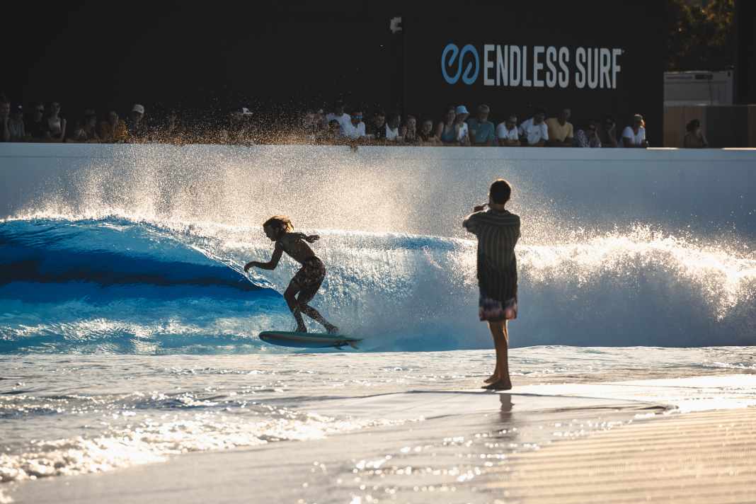 Die Welle in der O2 Surftown sortiert schnell die echten Talente aus.