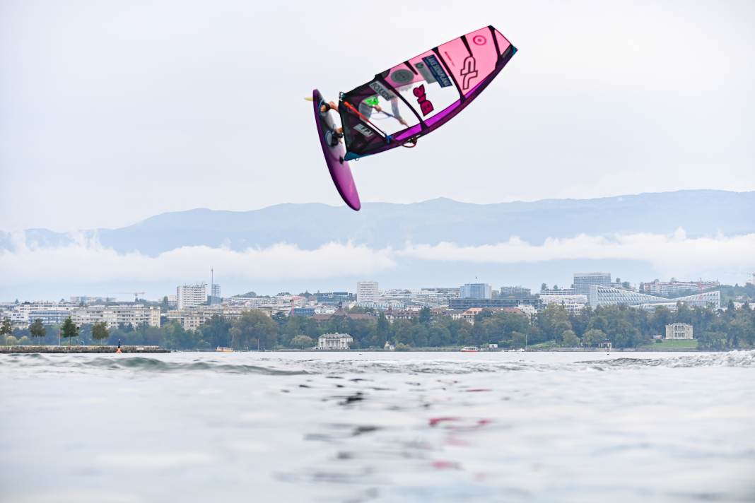 Yentel Caers in the airspace of Geneva.