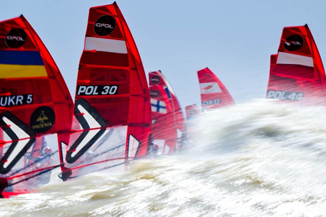 Extreme Bedinugen am vorletzten Tag der iQFOiL Games in Cadiz