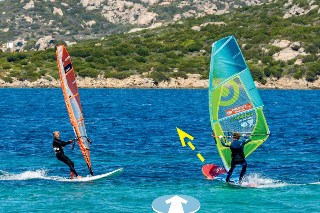 Steuerbord weicht Backbord oder “Rechte Hand am Mast hat Recht!”:  Die Surferin mit dem orangen Segel hat Vorfahrt