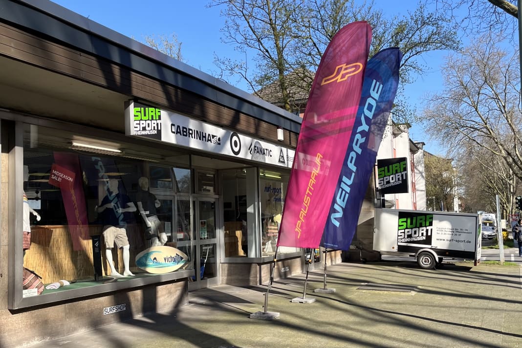 Surf Sport Rheinhausen in der Friedrich-Ebert-Straße in Duisburg feiert sein 40. Jubiläum.