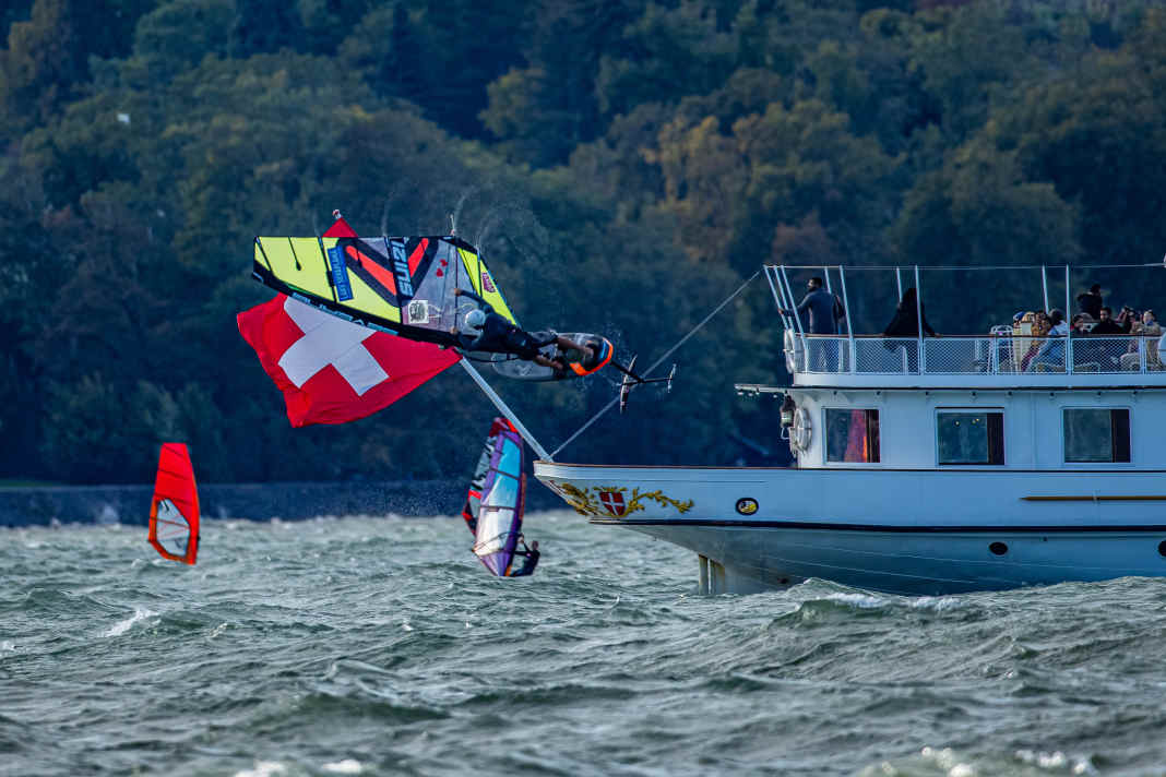 "Many people underestimate the windsurfing conditions that the Swiss lakes sometimes offer," says Balz Müller.