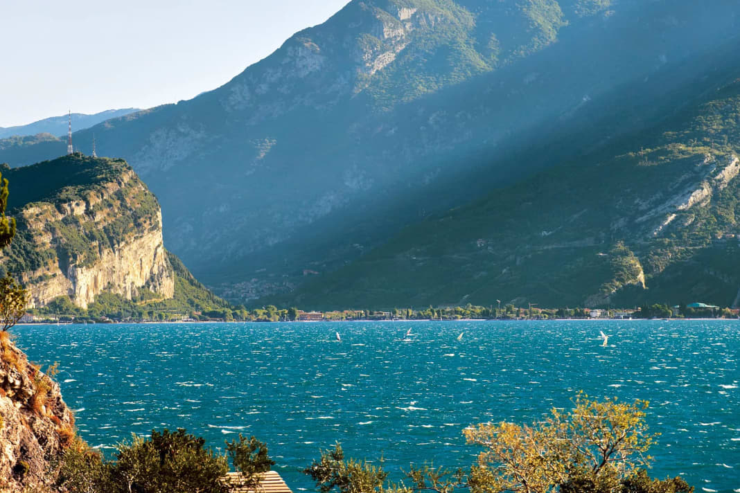 Ora und Vento machen Lago-Surfer glücklich.