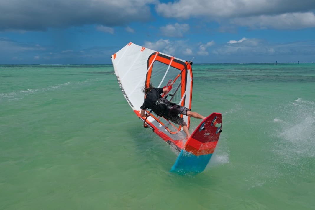 Looping, jibing and heating are core competences - but sails like the Sailloft Curve also score points with upwind riders.