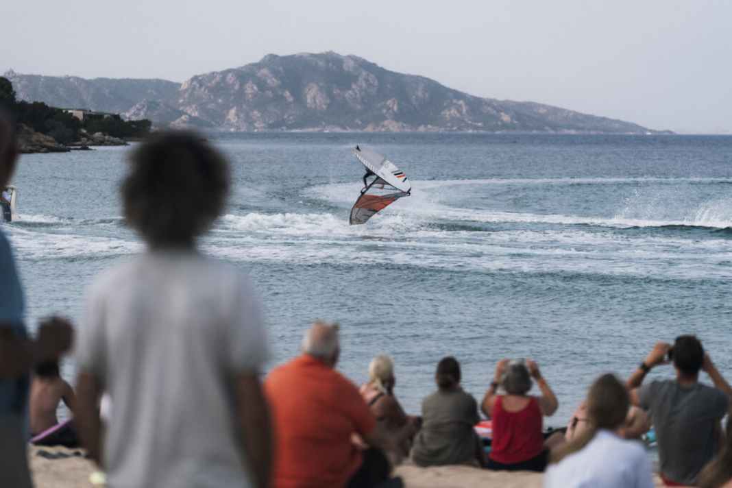 An evening tow-in session was the highlight of the first day of the FPT contest in Porto Pollo