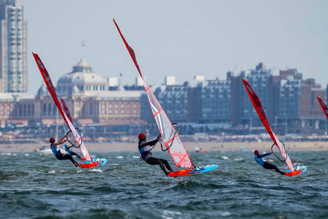 Conditions remain difficult off Scheveningen at the Sailing World Championships