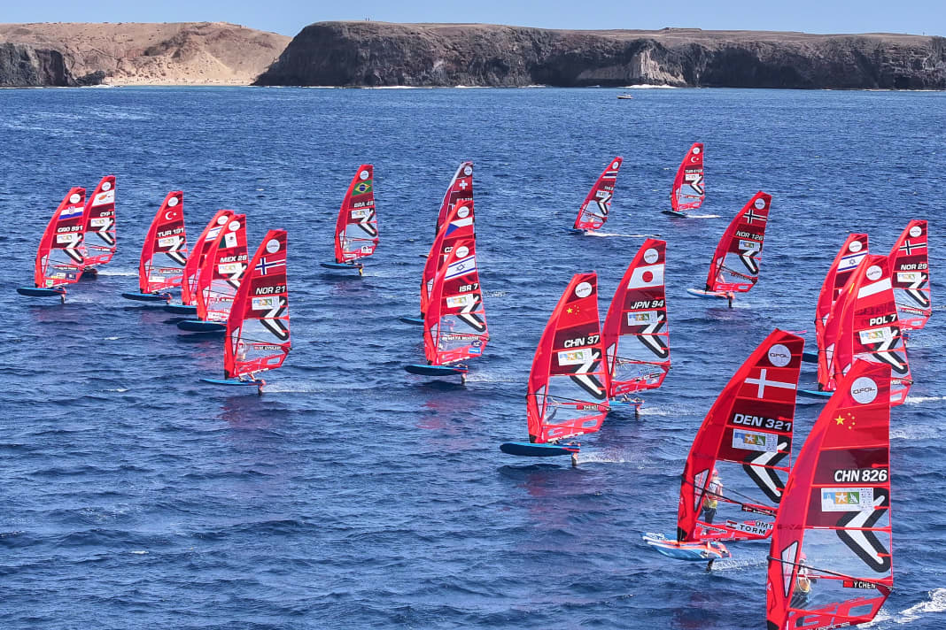 Die ersten Rennen bei der iQFoil-WM vor Lanzarote sind im Kasten.