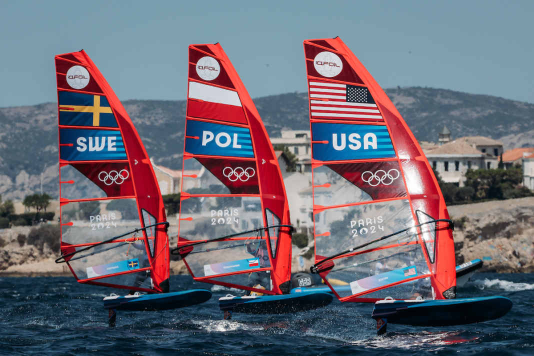 Vor Marseille sind die ersten iQFoiler mit dem Material für Olympia unterwegs