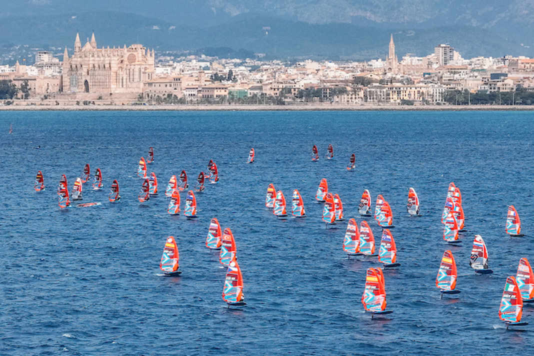 Bei der Trofeo Princesa Sofia vor Mallorca waren auch die iQFOiLs dabei