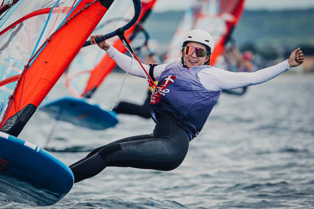 Bei der iQFOiL-WM in Aarhus jubelte Theresa Steinlein über Bronze - ihr bislang größter Erfolg