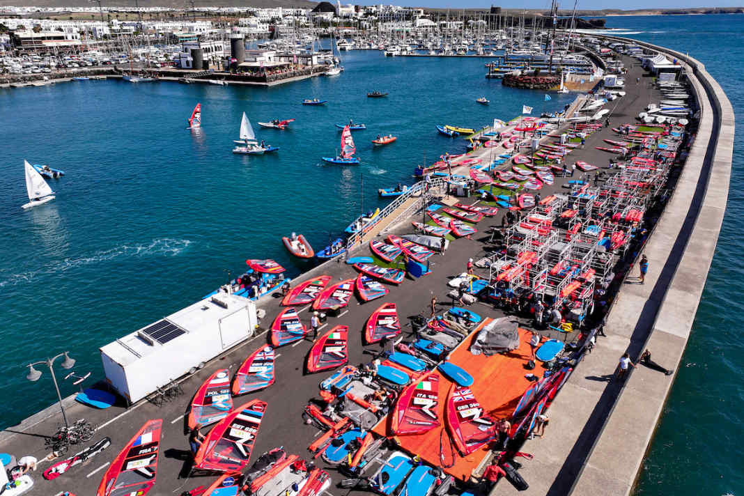 Die Marina Rubicon auf Lanzarote ist wieder einmal Schauplatz der iQFOiL Games