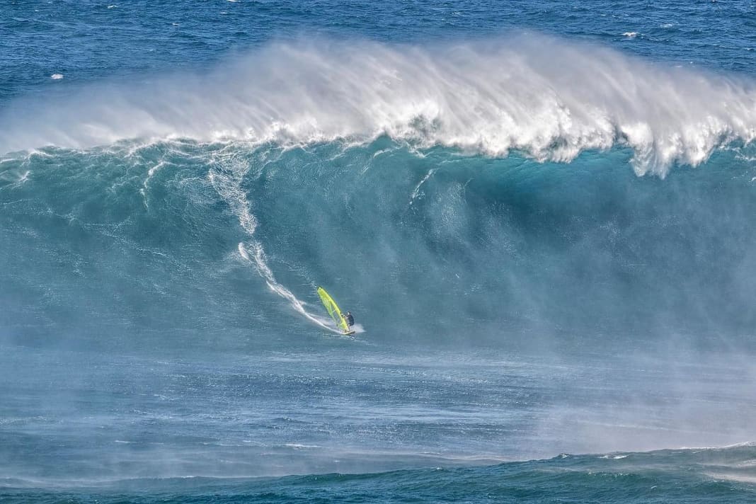 The winning wave from Marcilio Browne. The measurement...
