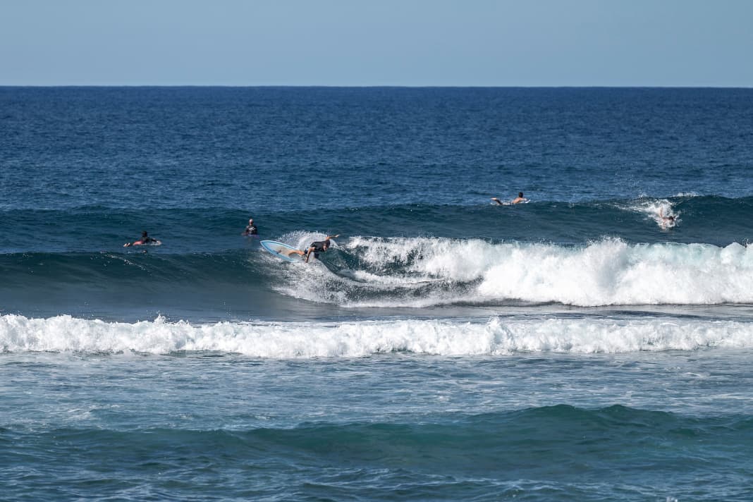 Ein bisschen Swell, aber kaum Wind: Beim Aloha Classic war gestern Warten angesagt