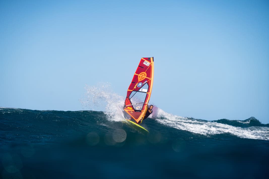 Local hero Charlie Rovira with sail number PR-2 officially smashed the waves at his home spot and progressed to the quarter-finals.