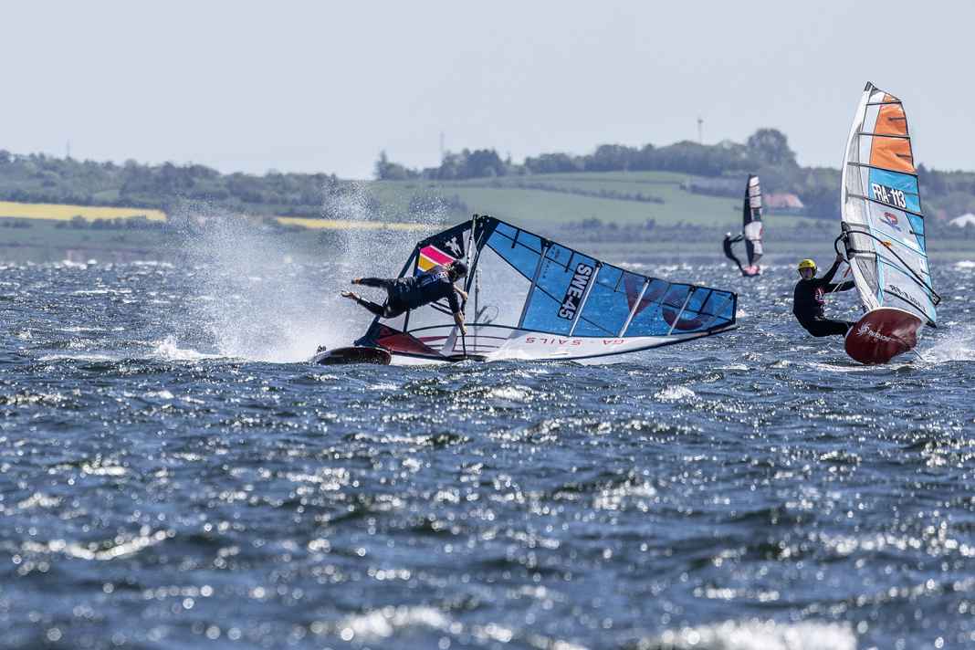 Der Crash von Hugo Sjöberg und Brendan Lorho in der Sequenz