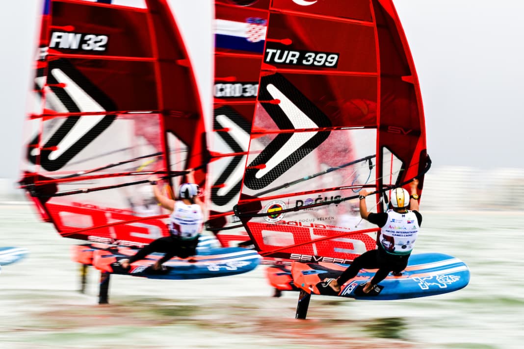 The best pictures from day 3 at the iQFOiL Games 2025 in Cadiz