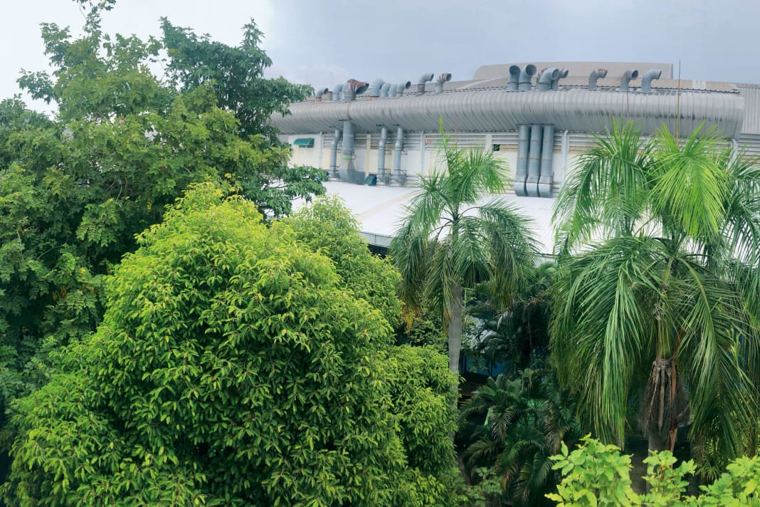 In future, some of the electricity required will come from the company's own roof - but the road to a completely "green" factory is still a long one.