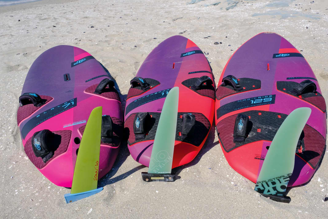 We show the shape differences between slalom, freerace and freeride boards