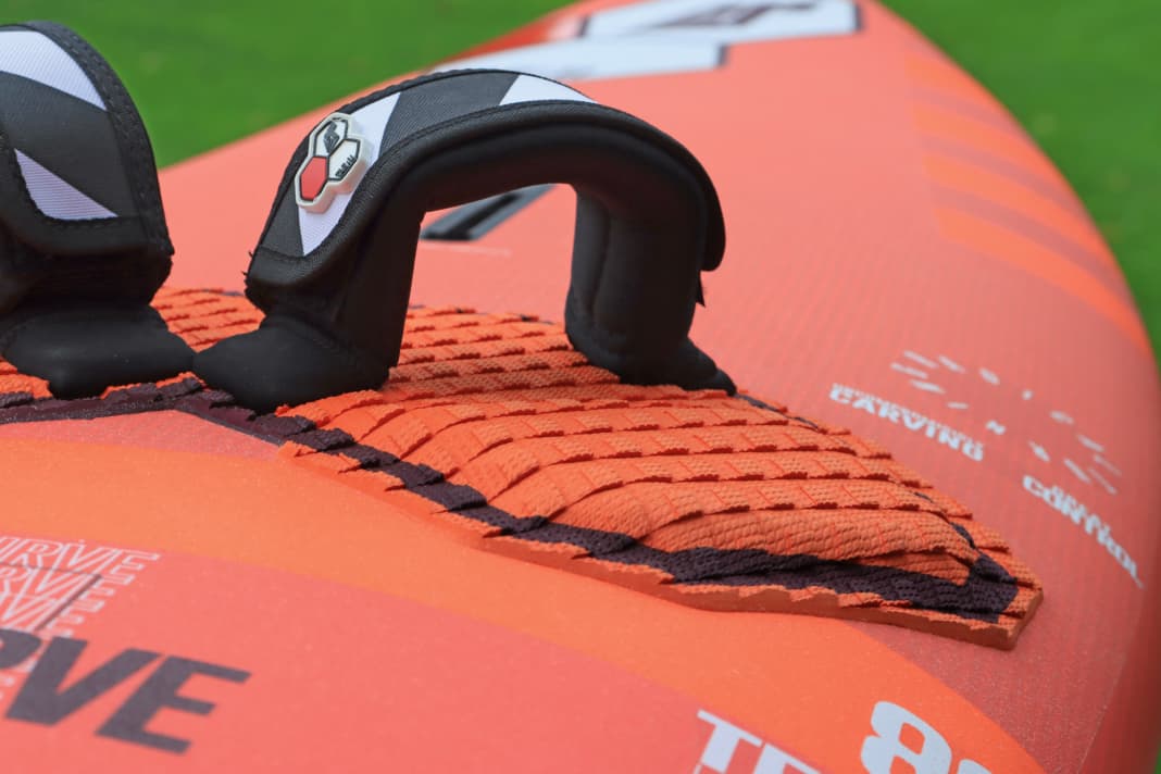 The pads in the heel area of the Tabou DaCurve are very thick, which provides a lot of cushioning on hard landings.