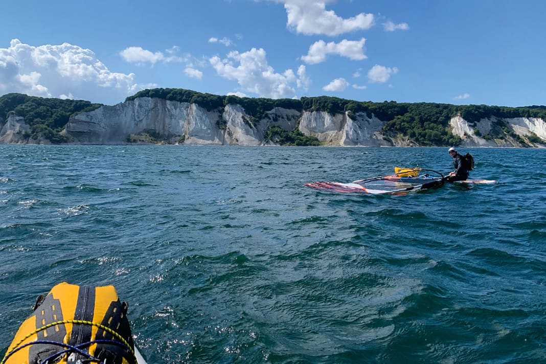 Unforgettable moments on a unique tour: a break in front of the chalk cliffs of Møn and a padel ride through Copenhagen.