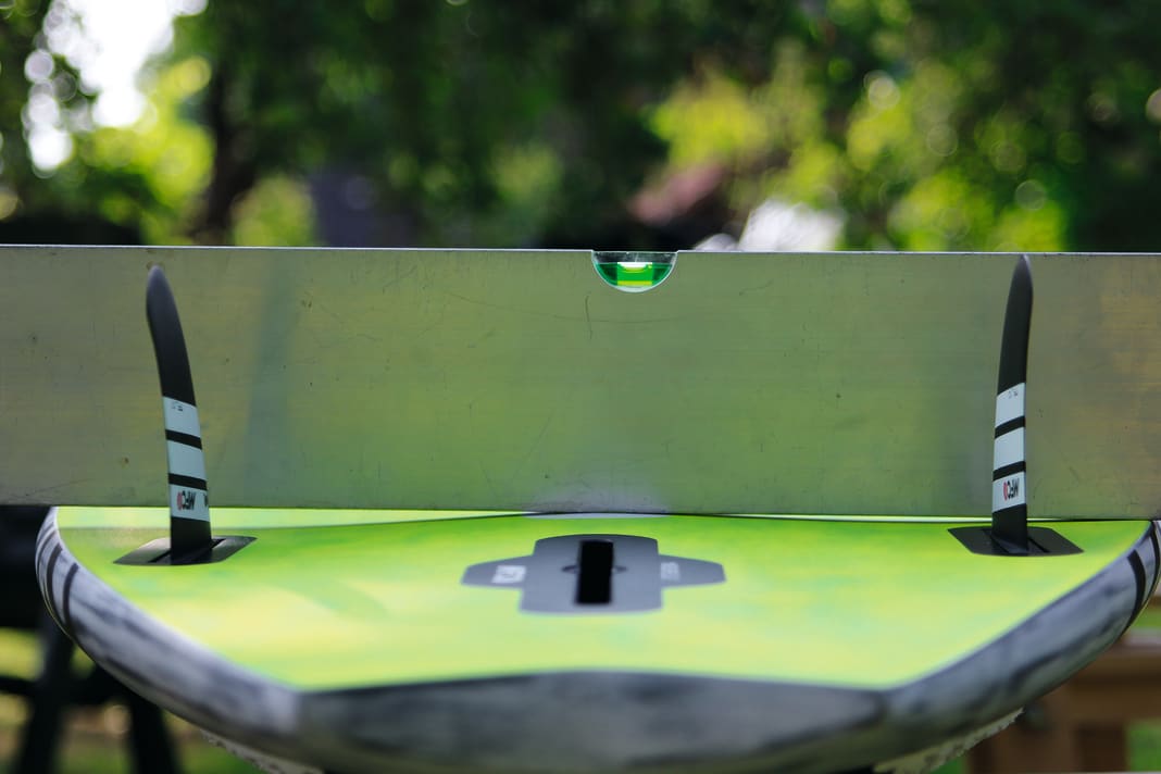 A typical shape feature is a V (indicated keel) with double concaves. The shapes are optimised for ease of turning thanks to a very round bottom curve ("rocker") and rounded edges.
